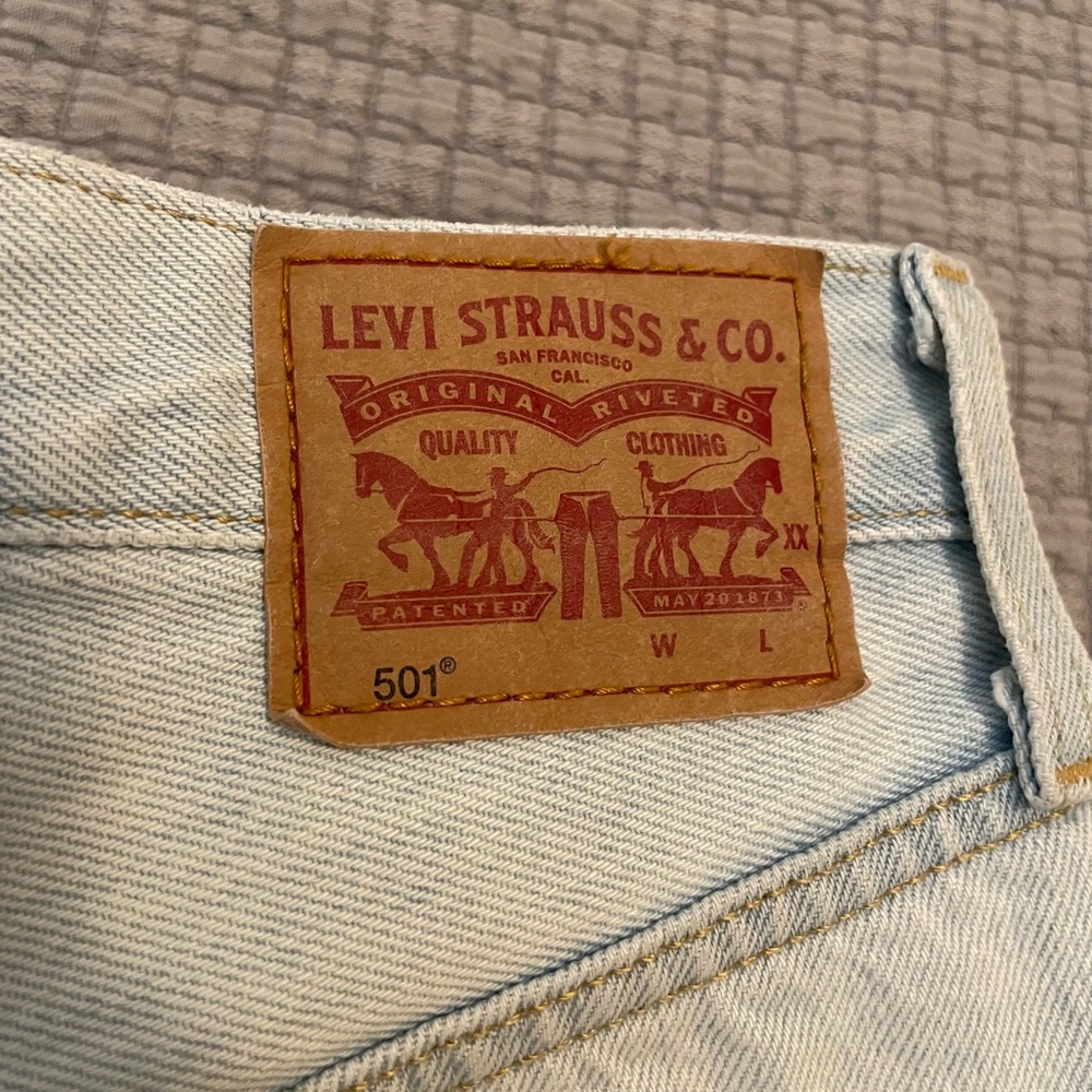 Levi’s 501 distressed shorts - Picture 7 of 9